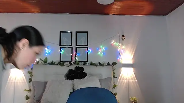 Megan 05  online show from April 10, 2026, 6:48 pm