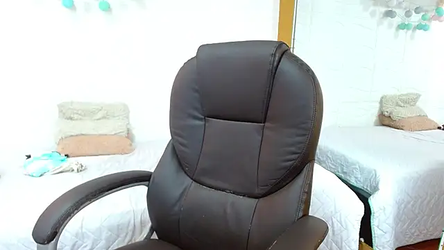 tinisweet online show from April 4, 2026, 1:39 pm