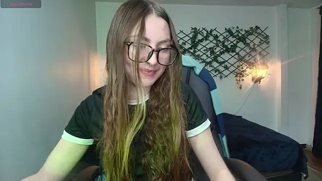 velvet  moon online show from April 2, 2026, 12:51 am