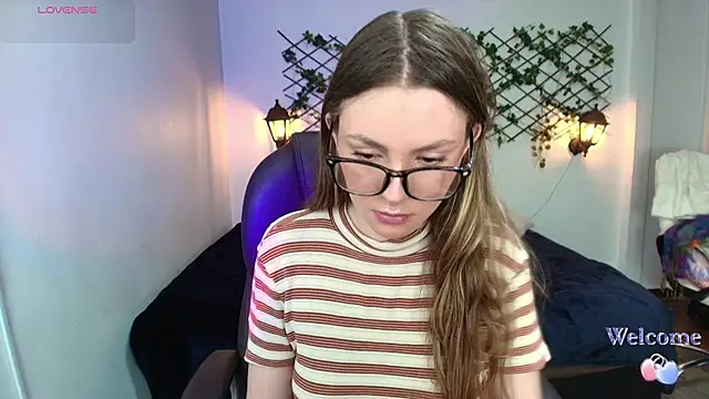 velvet  moon online show from March 28, 2026, 1:17 am