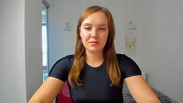 EmmaNorman online show from September 22, 2025, 12:33 pm