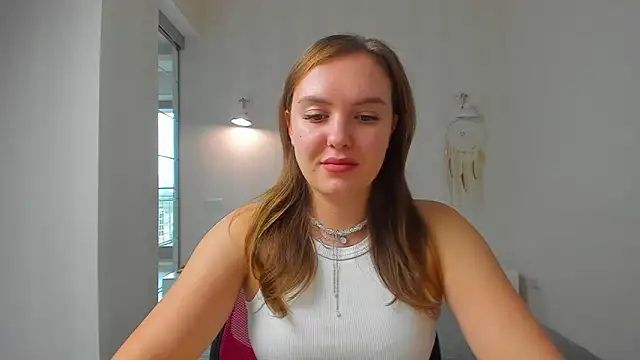 EmmaNorman online show from September 25, 2025, 12:11 pm