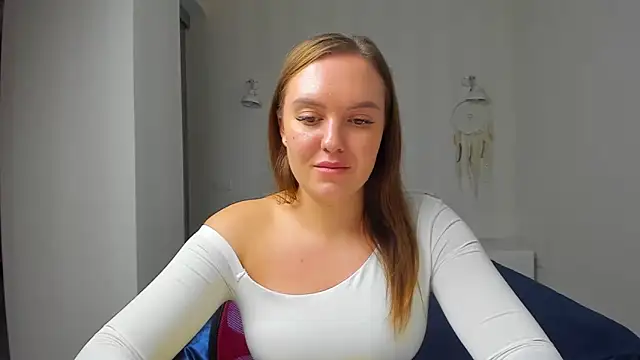 EmmaNorman online show from October 24, 2025, 2:16 pm