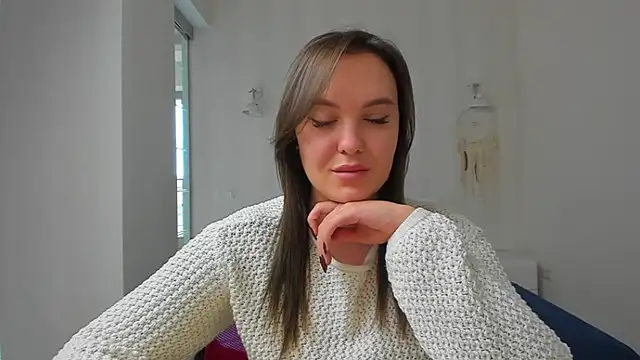 EmmaNorman online show from October 28, 2025, 12:04 pm