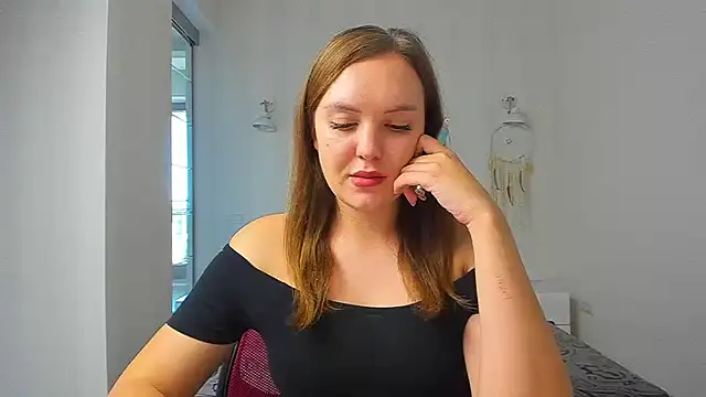 EmmaNorman online show from September 21, 2025, 12:54 pm