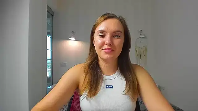 EmmaNorman online show from September 19, 2025, 2:43 pm