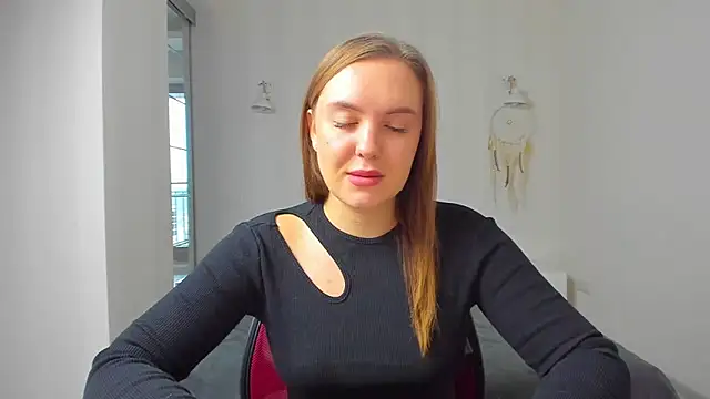 EmmaNorman online show from October 7, 2025, 8:26 am