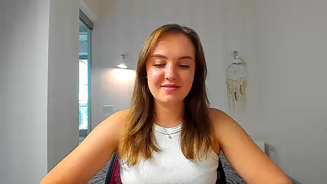 EmmaNorman online show from September 11, 2025, 2:28 pm