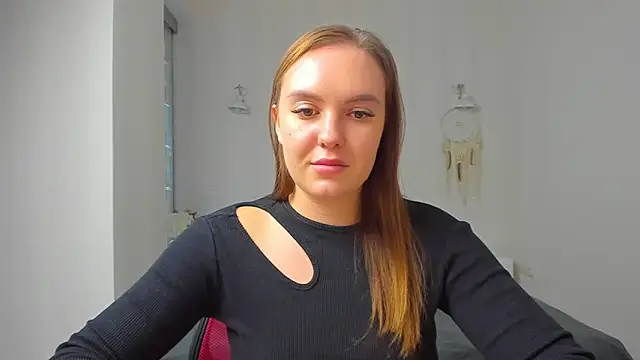 EmmaNorman online show from October 13, 2025, 1:02 pm