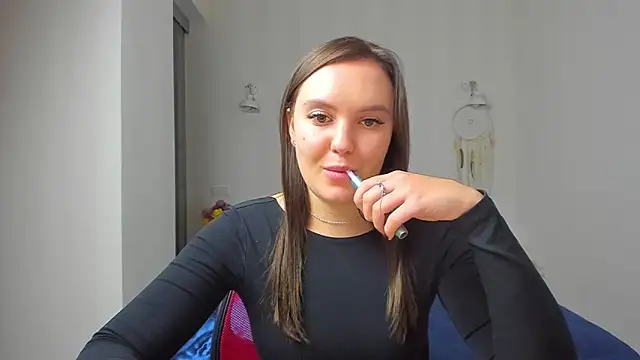 EmmaNorman online show from October 30, 2025, 4:59 pm