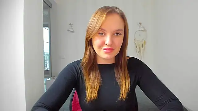 EmmaNorman online show from October 6, 2025, 1:56 pm