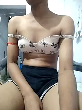 Snapshot of Naina_04 chatting on November 15, 2025, 5:17 pm Naina 04 online show from November 15, 2025, 5:17 pm