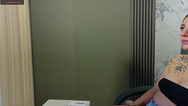 Snapshot of Megara_25 chatting on September 30, 2025, 12:33 pm Megara 25 online show from September 30, 2025, 12:33 pm