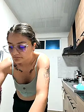 stivenlujan69 online show from November 20, 2025, 12:22 am