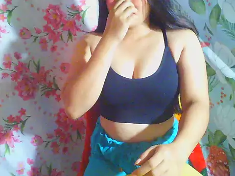 Snapshot of Katie_Winslet chatting on February 3, 2026, 11:54 pm Katie Winslet online show from February 3, 2026, 11:54 pm