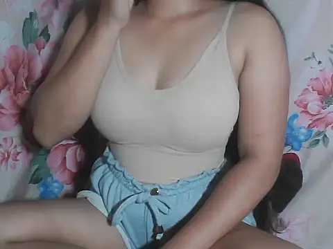 Snapshot of Katie_Winslet chatting on October 1, 2025, 11:08 pm Katie Winslet online show from October 1, 2025, 11:08 pm