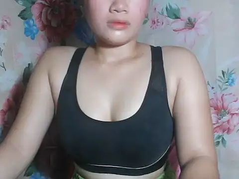 Snapshot of Katie_Winslet chatting on September 15, 2025, 11:27 pm Katie Winslet online show from September 15, 2025, 11:27 pm