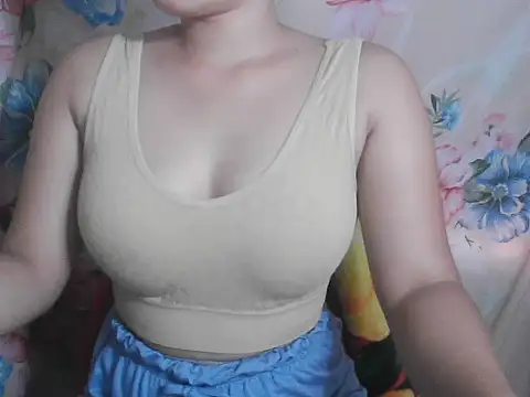 Snapshot of Katie_Winslet chatting on October 9, 2025, 11:49 pm Katie Winslet online show from October 9, 2025, 11:49 pm