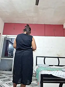 SIMIHOT online show from November 17, 2025, 2:43 pm