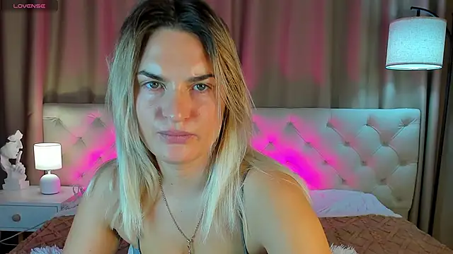 Snapshot of Marie_Ellie chatting on October 7, 2025, 1:17 am Marie Ellie online show from October 7, 2025, 1:17 am