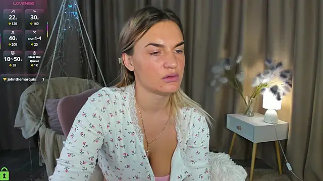 Snapshot of Marie_Ellie chatting on October 1, 2025, 1:55 am Marie Ellie online show from October 1, 2025, 1:55 am