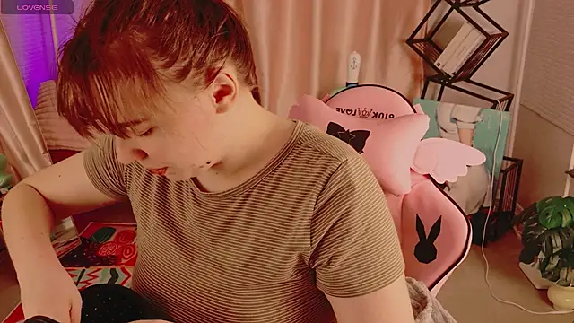 Moon  Bunny online show from June 7, 2026, 3:28 pm