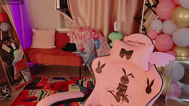 Moon  Bunny online show from June 17, 2026, 6:51 pm