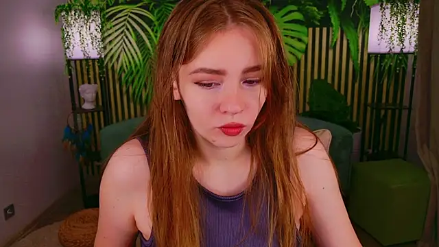 Moon  Bunny online show from September 28, 2025, 3:19 pm