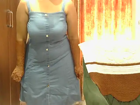 Snapshot of Roxy_sweety_ chatting on October 9, 2025, 5:30 am Roxy sweety online show from October 9, 2025, 5:30 am