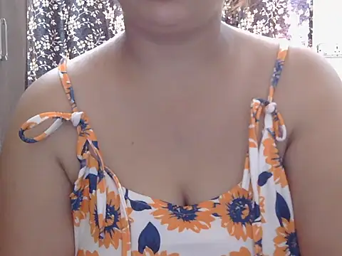 Snapshot of Roxy_sweety_ chatting on September 28, 2025, 5:03 am Roxy sweety online show from September 28, 2025, 5:03 am