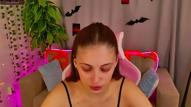 Snapshot of ViolaParkerss chatting on October 31, 2025, 5:15 am ViolaParkerss online show from October 31, 2025, 5:15 am