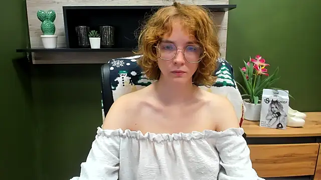 Snapshot of juicyPenny chatting on October 1, 2025, 6:18 am juicyPenny online show from October 1, 2025, 6:18 am