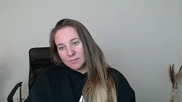 Snapshot of Darklure_ chatting on October 31, 2025, 2:46 pm Darklure  online show from October 31, 2025, 2:46 pm