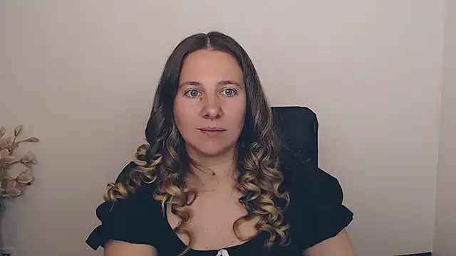 Snapshot of Darklure_ chatting on September 19, 2025, 8:13 pm Darklure  online show from September 19, 2025, 8:13 pm