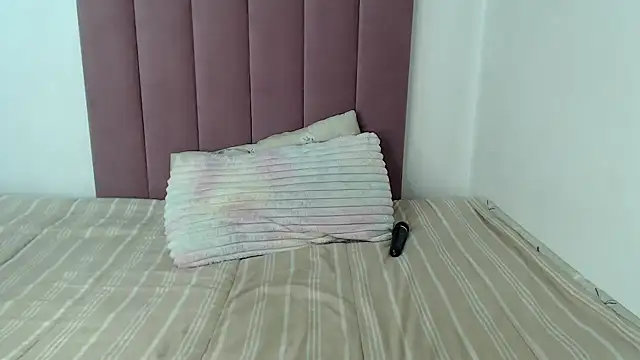 Snapshot of Abby_108 chatting on October 5, 2025, 11:12 am Abby 108 online show from October 5, 2025, 11:12 am