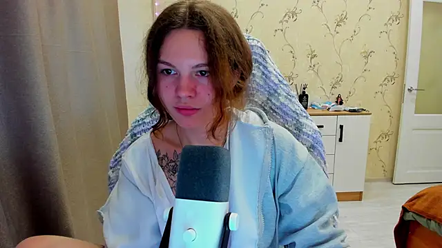 yourdreamm  online show from October 6, 2025, 6:14 am