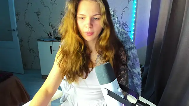 yourdreamm  online show from November 11, 2025, 7:47 am