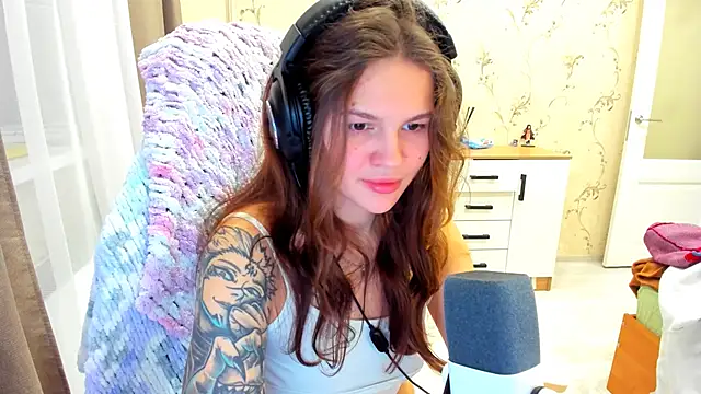 yourdreamm  online show from October 19, 2025, 2:53 pm