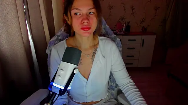 yourdreamm  online show from October 8, 2025, 7:32 am