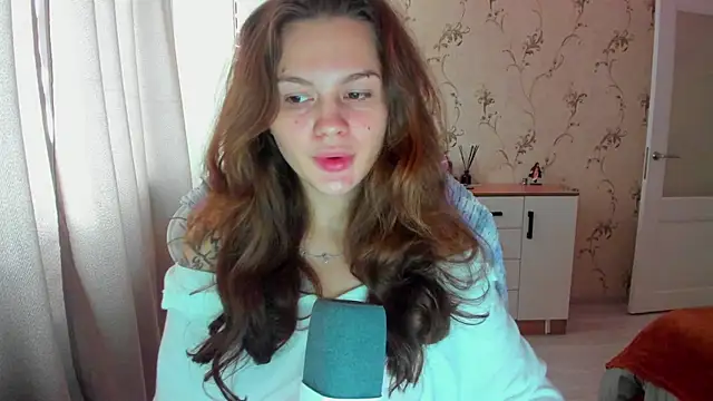 yourdreamm  online show from October 16, 2025, 7:05 am