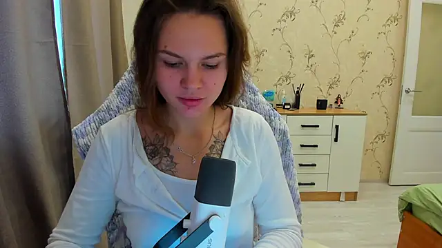 yourdreamm  online show from October 24, 2025, 7:40 am