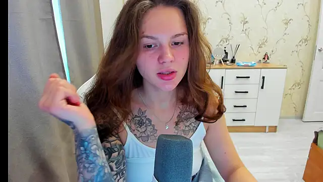 yourdreamm  online show from October 21, 2025, 6:57 am