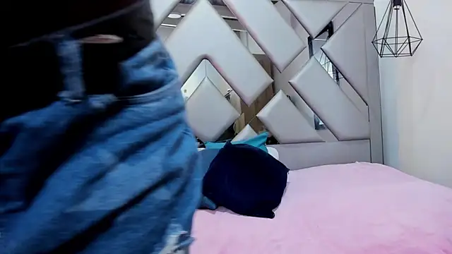 Snapshot of Lorenn_Hill chatting on October 16, 2025, 12:57 pm Lorenn Hill online show from October 16, 2025, 12:57 pm