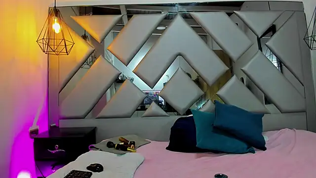 Snapshot of Lorenn_Hill chatting on October 12, 2025, 1:45 pm Lorenn Hill online show from October 12, 2025, 1:45 pm