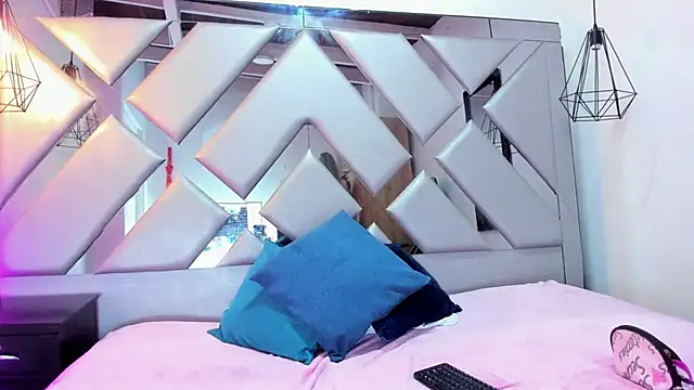 Snapshot of Lorenn_Hill chatting on September 30, 2025, 1:39 pm Lorenn Hill online show from September 30, 2025, 1:39 pm