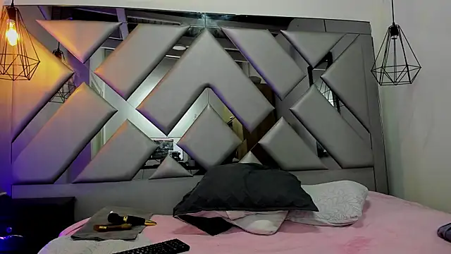 Snapshot of Lorenn_Hill chatting on September 26, 2025, 12:56 pm Lorenn Hill online show from September 26, 2025, 12:56 pm