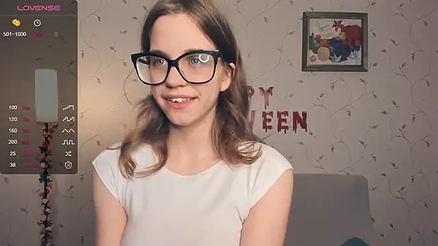 Snapshot of JoanBaggott chatting on October 28, 2025, 7:46 pm JoanBaggott online show from October 28, 2025, 7:46 pm