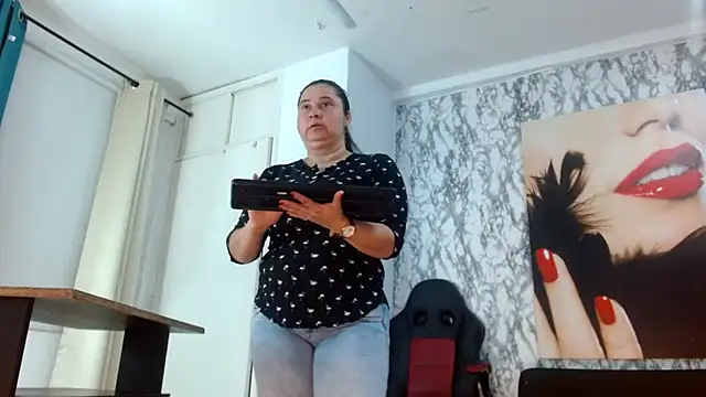 mariani smith online show from October 18, 2025, 12:18 pm