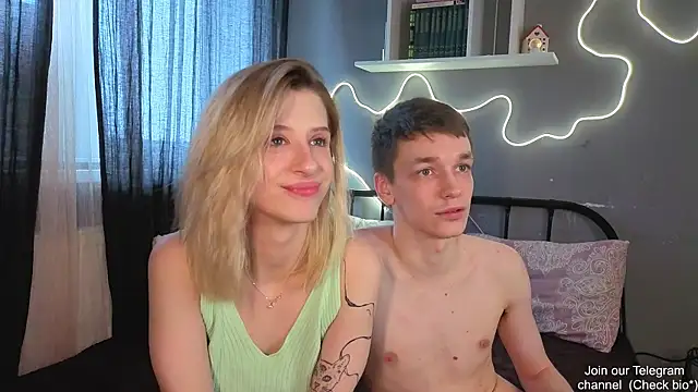 Snapshot of Lewis_and_Marta chatting on October 20, 2025, 6:26 am Lewis and Marta online show from October 20, 2025, 6:26 am