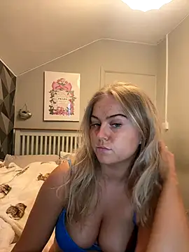 Snapshot of minidollxxx chatting on October 17, 2025, 5:26 pm minidollxxx online show from October 17, 2025, 5:26 pm